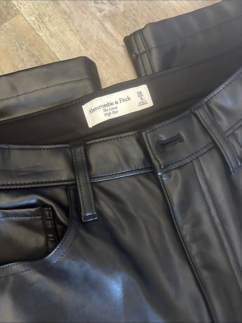 Abercrombie & Fitch Faux Leather Pants Womens 26/2 Black 90s Relaxed Curve Love - Picture 3 of 3